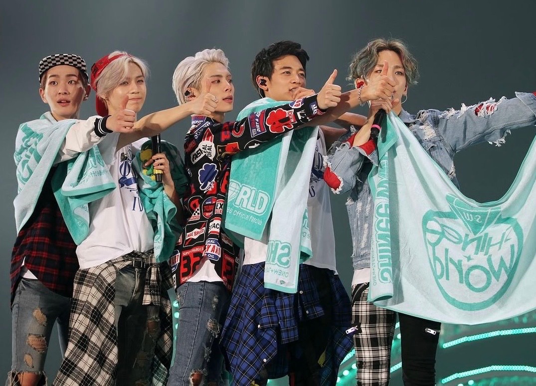 ❤️🫂 Taemin (SHINee) em nova entrevista à Rolling Stone UK sobre como o tempo que passou com os integrantes na formação original do SHINee é a lembrança mais marcante de sua carreira:

"2017 foi o último ano em que o SHINee esteve junto como um quinteto, então é incrivelmente