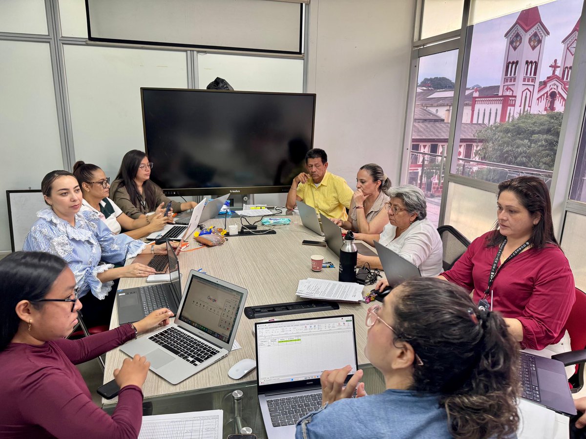 GobMeta's tweet photo. El equipo departamental del PAE se reunió para hacer seguimiento al cronograma de los contratos del Programa de Alimentación Escolar (PAE), con el fin de garantizar el cumplimiento de las actividades y fortalecer la ejecución del programa. https://t.co/V6NYMVM4lR