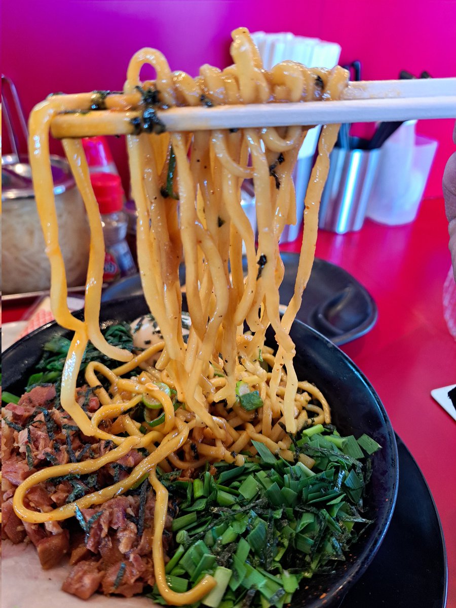 UZYRB7fUctJr1da's tweet photo. 🍜家系ラーメンたつ家🍜

油そば
肩ロースチャーシュー
玉子丼
餃子3個
ニラ
魚粉
マヨ

タレだけでガツンとくる油そばタレにどんな美味しさの秘密が隠されているのだろう🤔
危うく麺だけ平らげるところでした🤣
もっちもちが隠れてて🙊
色々ありがとうございます🙏
最高の一杯でウマウマ🐴でした😋 https://t.co/SMlG21VmMp