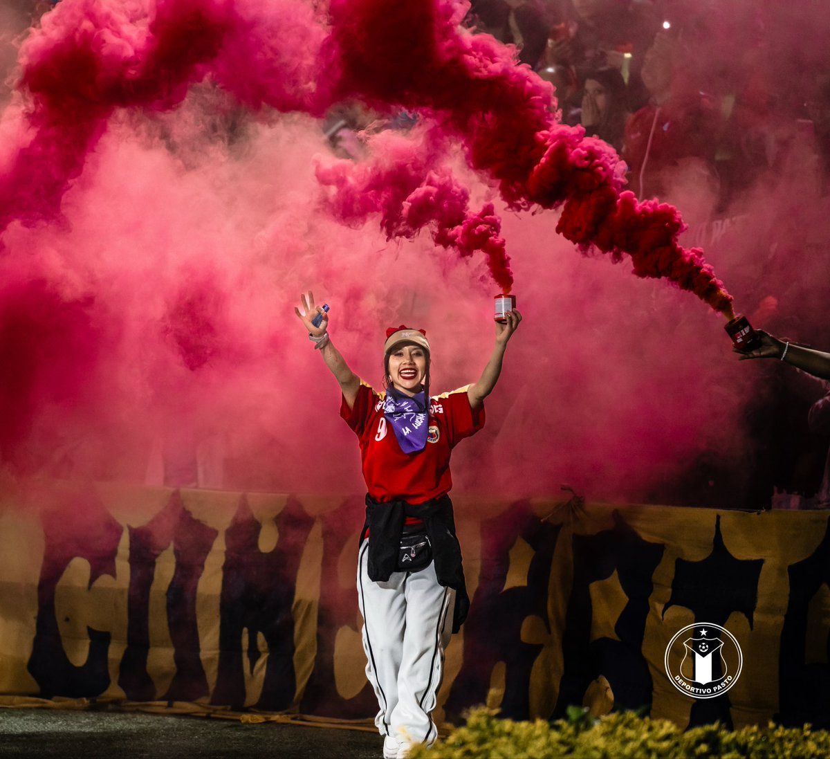 DeporPasto's tweet image. ❤️💙💛 La verdadera fuerza del volcán está en la tribuna🌋 Colores, pasión y aliento que no se apagan 💥⚽️ #volcanico #tricolor #pasión