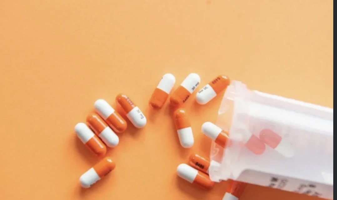 🚨 🆘 
هادا الدواء ESCODYNE القاتل نعلم جيداً كيف دخل بلادنا عن  طريق الجاليات العربية  المشرقية الي اعتقدنا انهم اخواننا و استظفناهم في بلادنا ك ظيوف و ليس لاجئين 
هادا هوا جزائنا إدخال سموم قاتلة لشبابنا و أطفالنا جزاء حسن الظيافة و الكرم