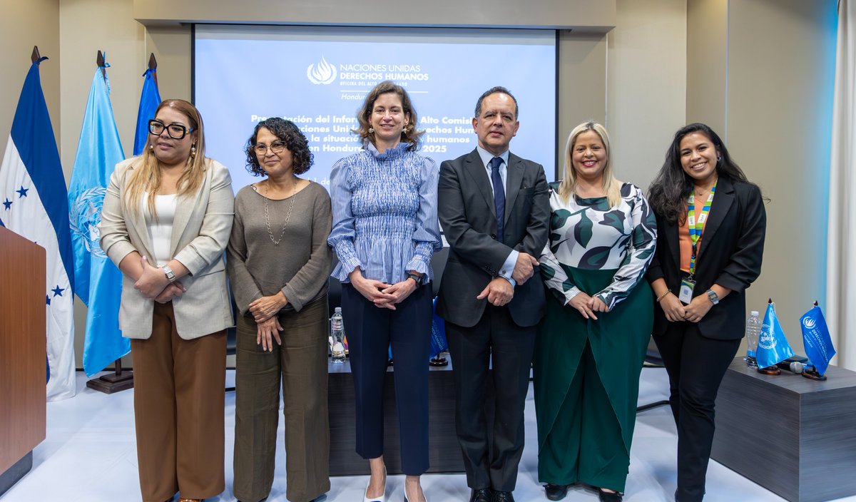 OACNUDHHN's tweet photo. #OACNUDH  le invita a recordar algunas de las reflexiones compartidas durante el panel de discusión sobre el Informe Anual sobre la situación de derechos humanos en Honduras 2025

El espacio de diálogo entre distintos sectores es clave para avanzar hacia una sociedad más justa y democrática. La Oficina reitera su compromiso de continuar brindando apoyo técnico al pa��s para fortalecer una agenda de derechos humanos bajo los principios de imparcialidad y neutralidad como lo precisa su mandato.

Recuerde que puede acceder al informe aquí: 
👉https://t.co/fsx1WtuV1o

💬@sedhHonduras @CDMHonduras @CONADEH @CESPAD_HONDURAS 

#DerechosHumanos #Honduras

1/5🧵
