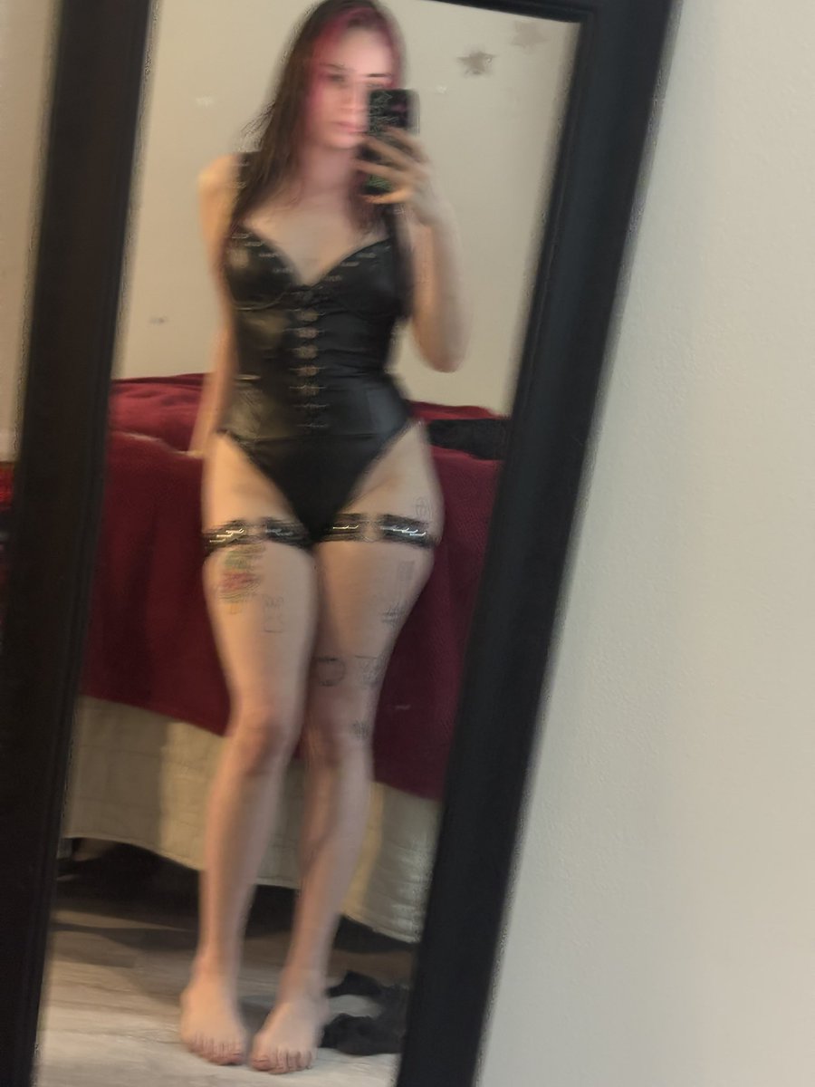 𝖏𝖚𝖓𝖔⛧☾༺♰༻☽⛧ tweet media