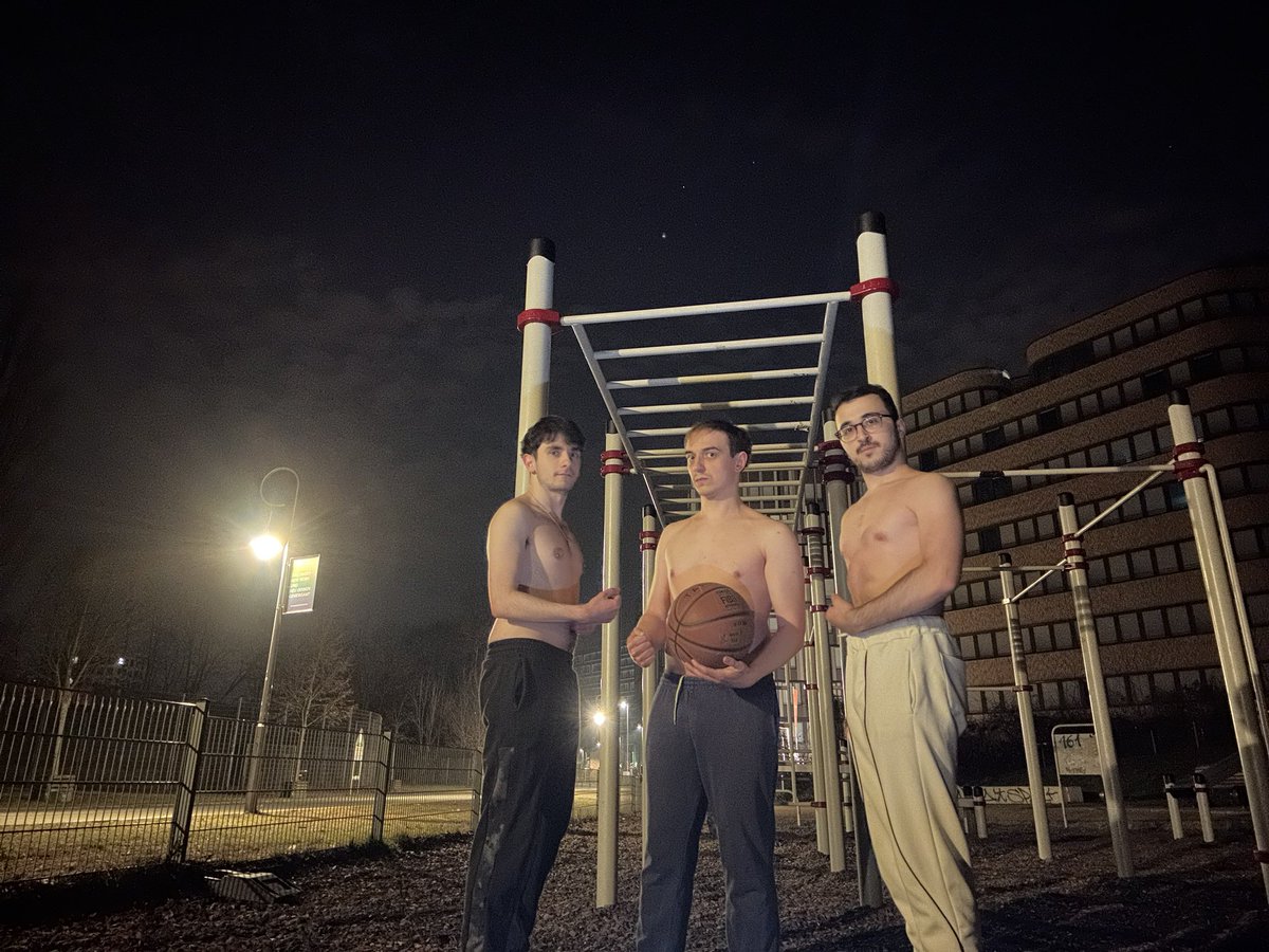 SkewMond ☃️ tweet media