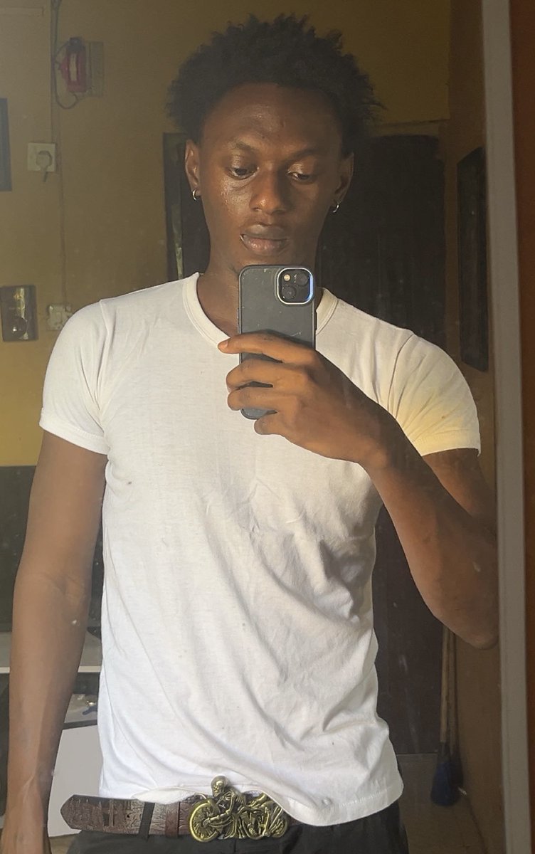 OlagunjuAfeez13's tweet photo. @Zttwshop @Zttwshop @Zlatan_Ibile 

Hair color-black
Height-187.96cm(6'2)
Chest-38
Shoulder-20
Waist-32
Shoes-43/44 https://t.co/getXbAFrRE