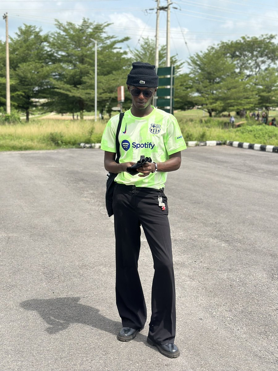 OlagunjuAfeez13's tweet photo. @Zttwshop @Zttwshop @Zlatan_Ibile 

Hair color-black
Height-187.96cm(6'2)
Chest-38
Shoulder-20
Waist-32
Shoes-43/44 https://t.co/getXbAFrRE