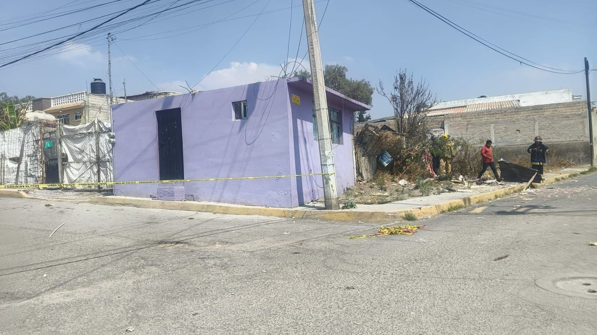 EXPLOSIÓN EN TALLER DE PIROTECNIA EN TULTEPEC DEJA UN MUERTO !!!

Un hombre perdió la vida tras registrarse una fuerte explosión de un taller clandestino donde se elaboraban productos pirotécnicos en la colonia Amado Nervo en el municipio de Tultepec.