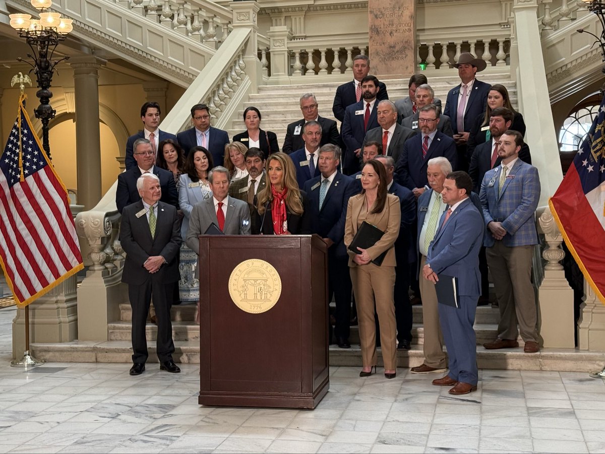 Kelly Loeffler tweet media