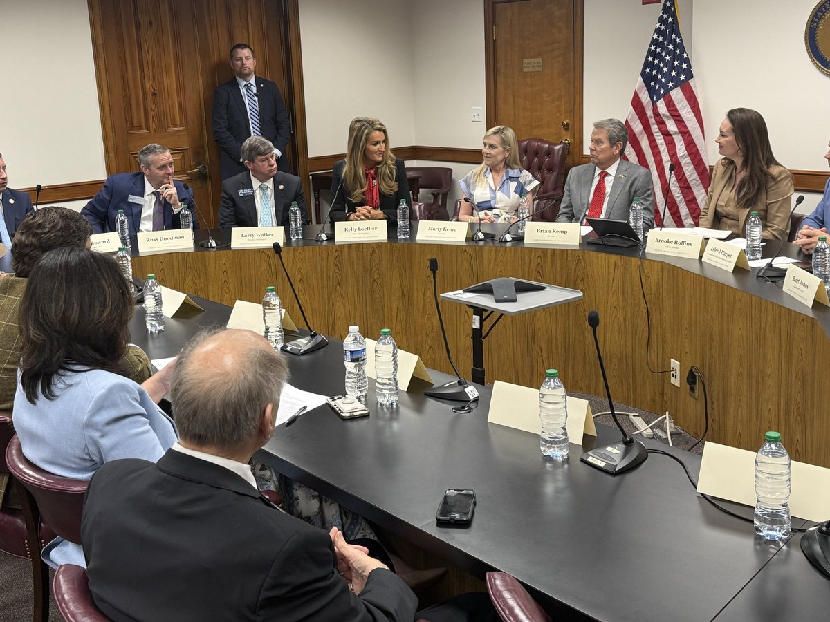 Kelly Loeffler tweet media