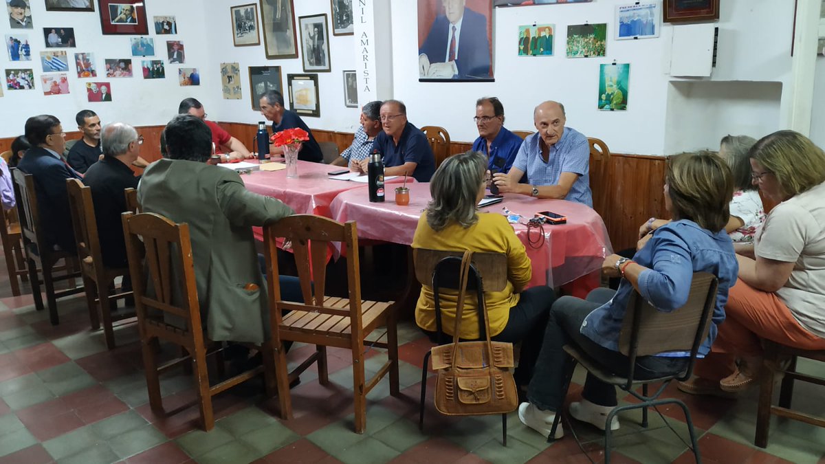 exitorama's tweet photo. La lista 22 del Partido Colorado realizó una reunión con el fin que los ediles trasladarán un informe sobre el proyecto de la nueva Terminal votado el pasado en viernes en Sesión de la Junta  @juanamaro22 @JAugustoCorujo https://t.co/BVNmQE7hzz