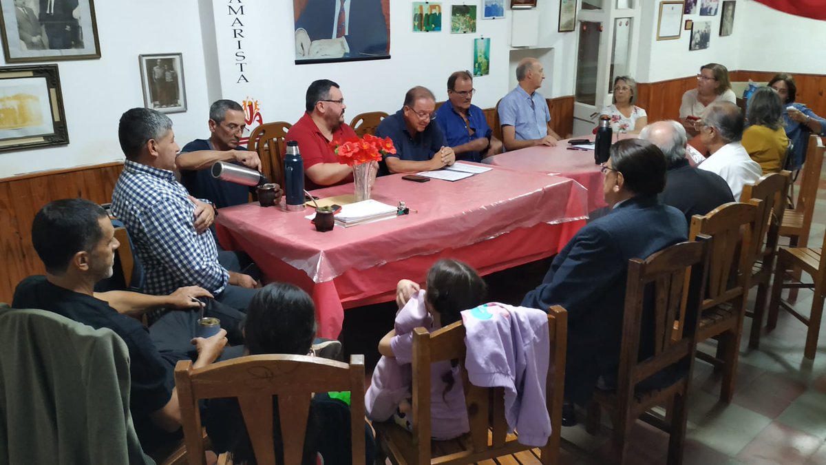 exitorama's tweet photo. La lista 22 del Partido Colorado realizó una reunión con el fin que los ediles trasladarán un informe sobre el proyecto de la nueva Terminal votado el pasado en viernes en Sesión de la Junta  @juanamaro22 @JAugustoCorujo https://t.co/BVNmQE7hzz
