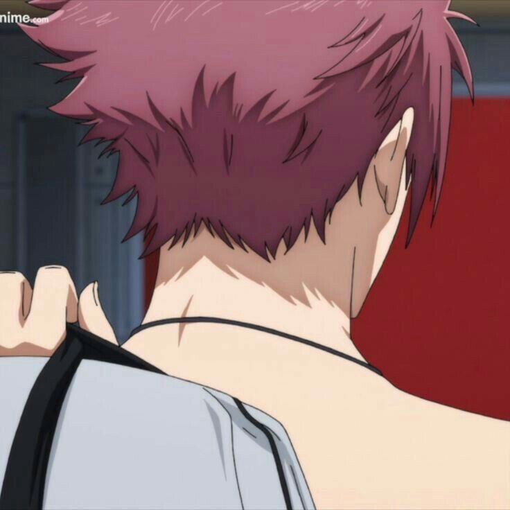 saes necklace actually makes me go feral hes so hot im gonna die