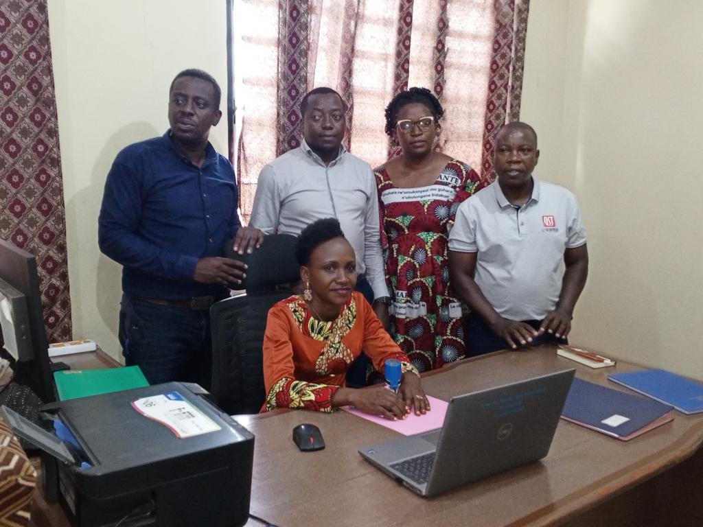 mustafa_nday's tweet photo. En date du 0️⃣9️⃣ Mars 2026, dans @CommuneNtahang1 il ya eu des remises et reprises dans le Dprtmnt Communal de santé entre Dr Armel et Dr Loisse,dans le District Mutimbuzi C'était entre Dr Armel et Dr Silas,dans le District kamenge entre Dr Armel et Dr Ange avec Dr Jimmy d Isare https://t.co/7A5Vany5nd