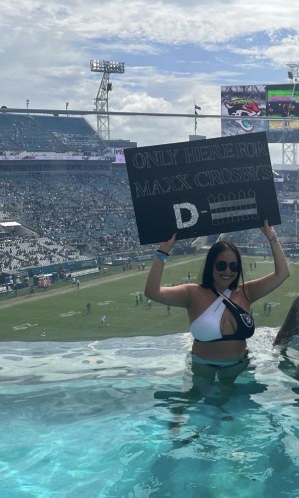 maritzzza__'s tweet photo. I don't even fully understand what is happening but I was so sad when I heard this while on vacation.  Please keep @CrosbyMaxx @raiders https://t.co/70OtL0fziR