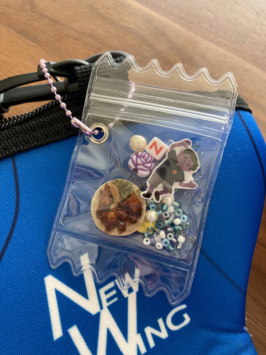 tarayu37's tweet photo. アカスリでぺかぺかになって、サウナでうっとりして、シャカシャカキーホルダーのワークショップにも挑戦!パーツが全部かわいくて迷ったけど、炙り手羽とヨシダさんにした。
しらすはうまるちゃんからプレゼントにヴィヒタをもらった🫶よかったねしらす✨
#NWLD https://t.co/oOTedAPKFy