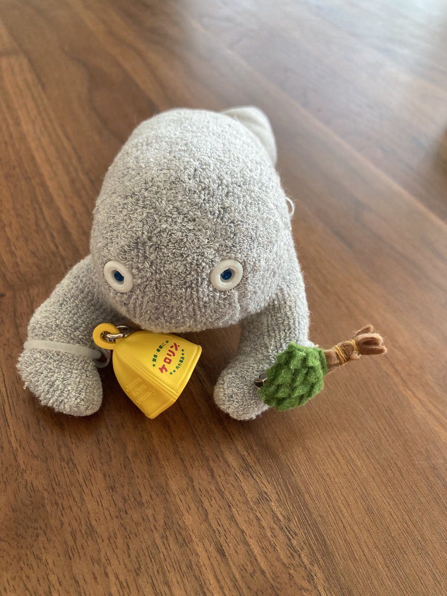 tarayu37's tweet photo. アカスリでぺかぺかになって、サウナでうっとりして、シャカシャカキーホルダーのワークショップにも挑戦!パーツが全部かわいくて迷ったけど、炙り手羽とヨシダさんにした。
しらすはうまるちゃんからプレゼントにヴィヒタをもらった🫶よかったねしらす✨
#NWLD https://t.co/oOTedAPKFy