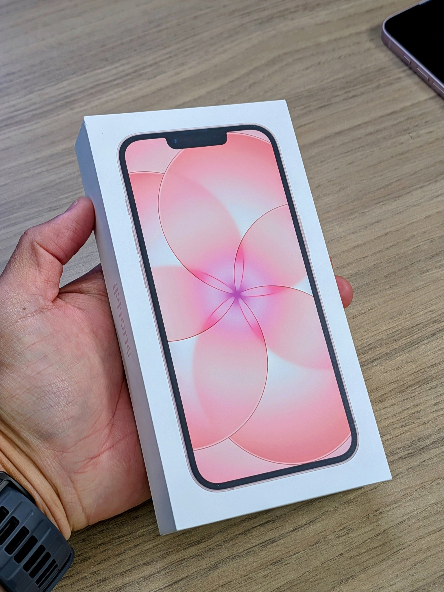 iPhone 17eが3月11日発売、ソフトピンクに興奮の声相次ぐ