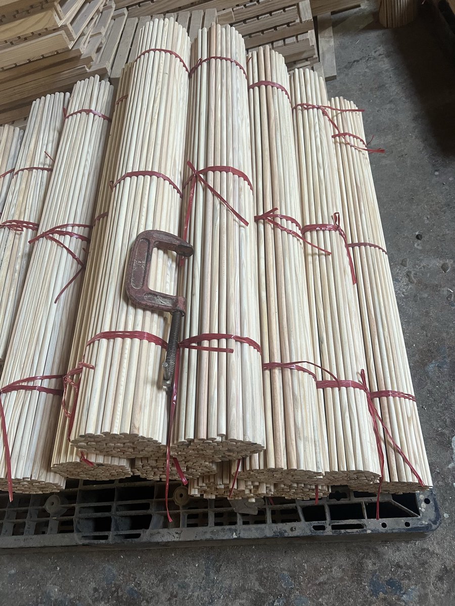 Ducgo2023's tweet photo. Bên em còn 1000c fi12 1m gỗ thông mỹ. 
Thanh lý giá chỉ 3k/cây.
Zalo 0949333795 Đức Gỗ
Biên Hoà - Đồng Nai
#gothongmy #thanhgotron https://t.co/74UPPryAOt