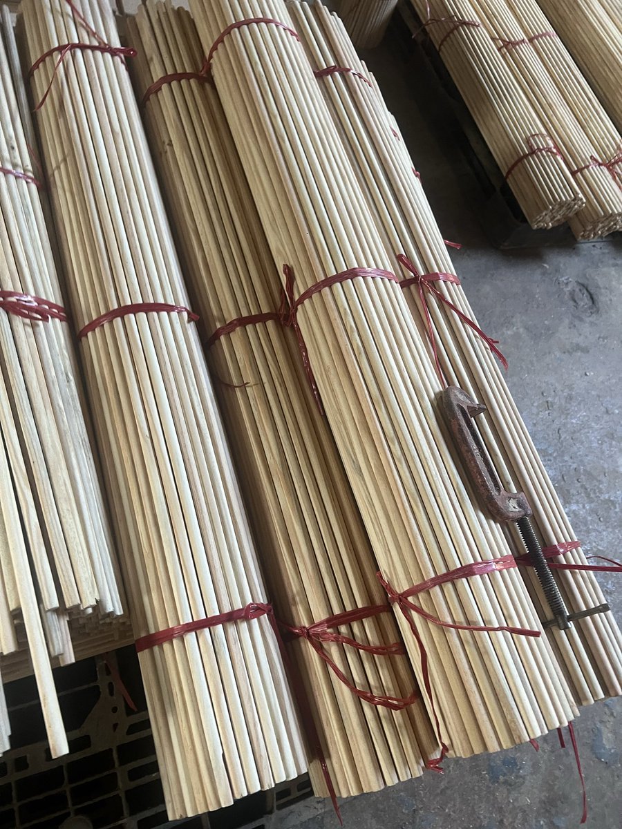 Ducgo2023's tweet photo. Bên em còn 1000c fi12 1m gỗ thông mỹ. 
Thanh lý giá chỉ 3k/cây.
Zalo 0949333795 Đức Gỗ
Biên Hoà - Đồng Nai
#gothongmy #thanhgotron https://t.co/74UPPryAOt