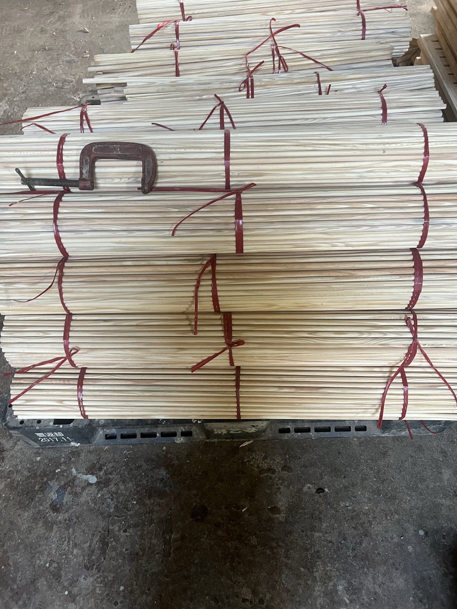 Ducgo2023's tweet photo. Bên em còn 1000c fi12 1m gỗ thông mỹ. 
Thanh lý giá chỉ 3k/cây.
Zalo 0949333795 Đức Gỗ
Biên Hoà - Đồng Nai
#gothongmy #thanhgotron https://t.co/74UPPryAOt