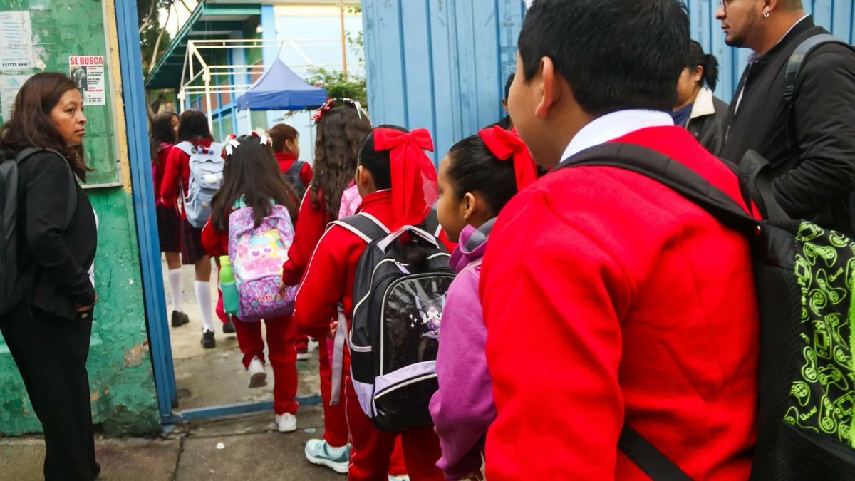 En #LaSemanaEnEducación compartimos el análisis de Andrea Torrealba, becaria posdoctoral del #IISUEUNAM, sobre las noticias más recientes en #educación
iisue.unam.mx/OPE-IISUE/?pag…
#OPE #investigación #México <a href="/OpeIISUE/">ope-iisue</a> <a href="/PerfilesUNAM/">Perfiles Educativos</a> <a href="/DGDH_UNAM/">Divulgación de las Humanidades, UNAM</a> 
Foto: N+