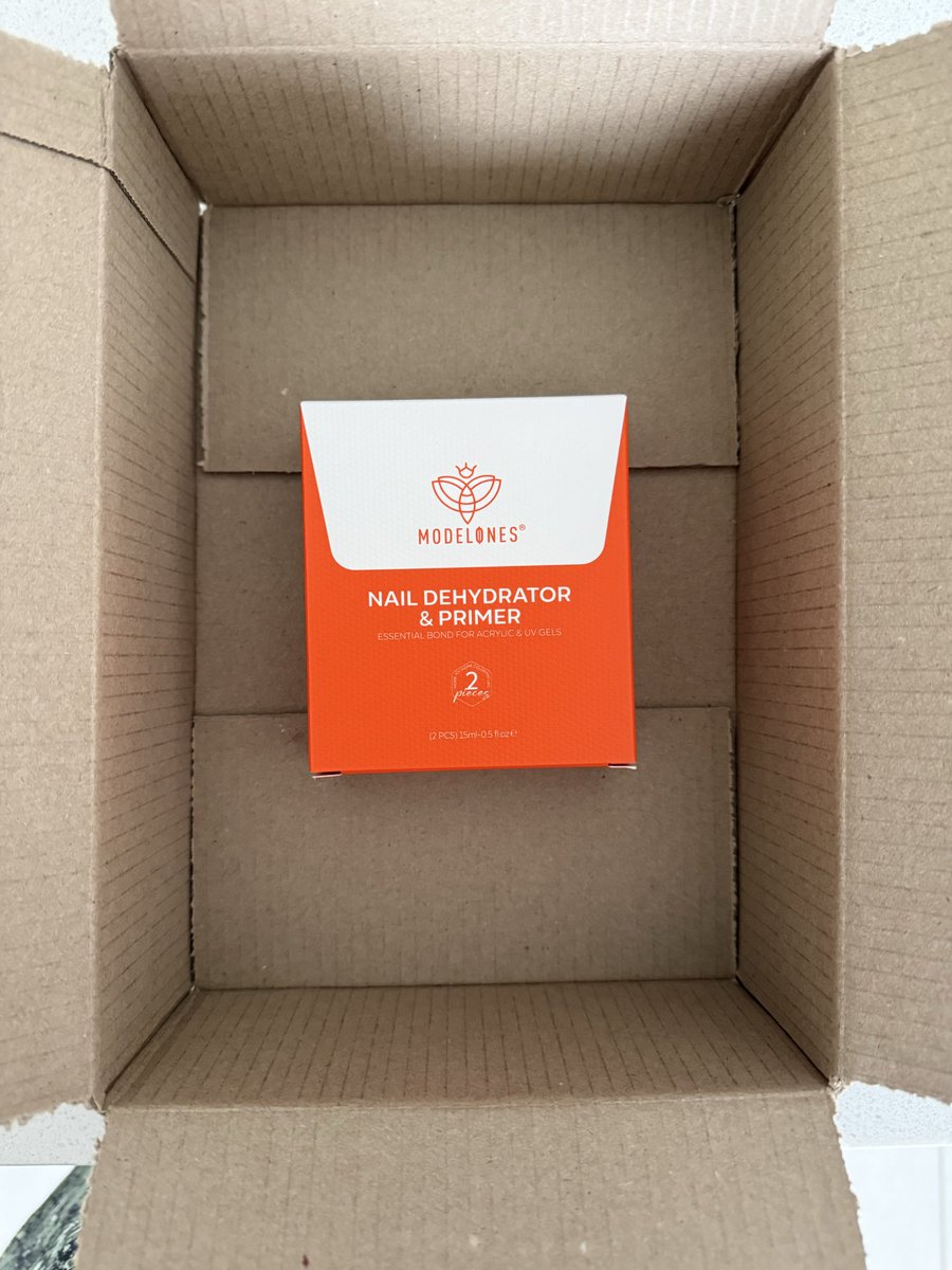 Nayddoh's tweet photo. @amazon Hey Amazon. Thanks for sending this instead of a $2000+ iPhone then telling me it’ll take a week to investigate. Greatly appreciated. 🙄🖕 https://t.co/SXNoatkXMM