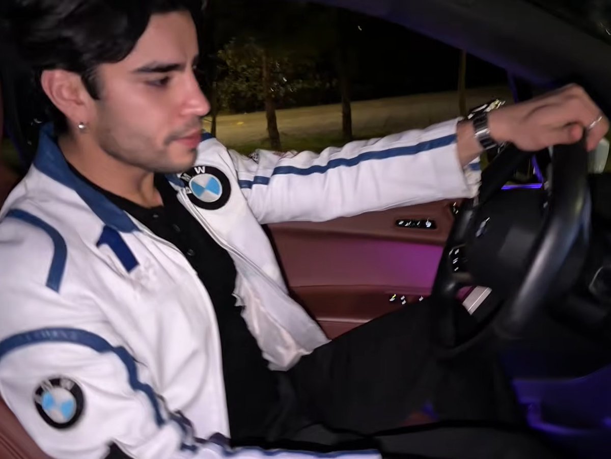 Va andar inmamable! JAJAJAJA 

Te lo mereces, rey! 🔥
youtu.be/hHH58fH0MOs?si…