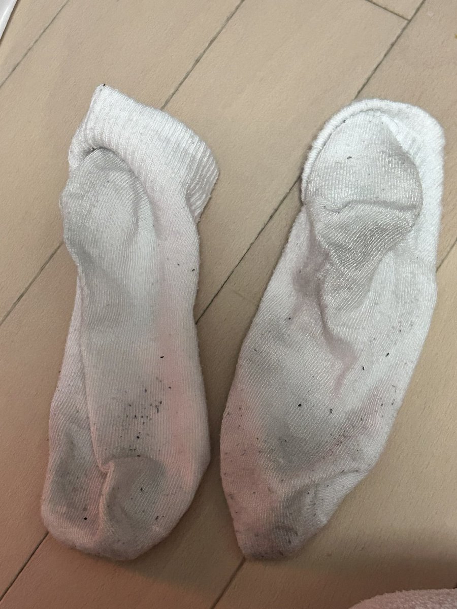 4xpmc's tweet photo. 白の靴下要りませんか！
ボロボロすぎる
DM待ってます♡

#パンツ売ります  #下着売ります #下着売り子 #使用済み下着  #足もの売ります #靴下売ります  #ローファー売ります  #靴下買います https://t.co/YUWjD0NF2f