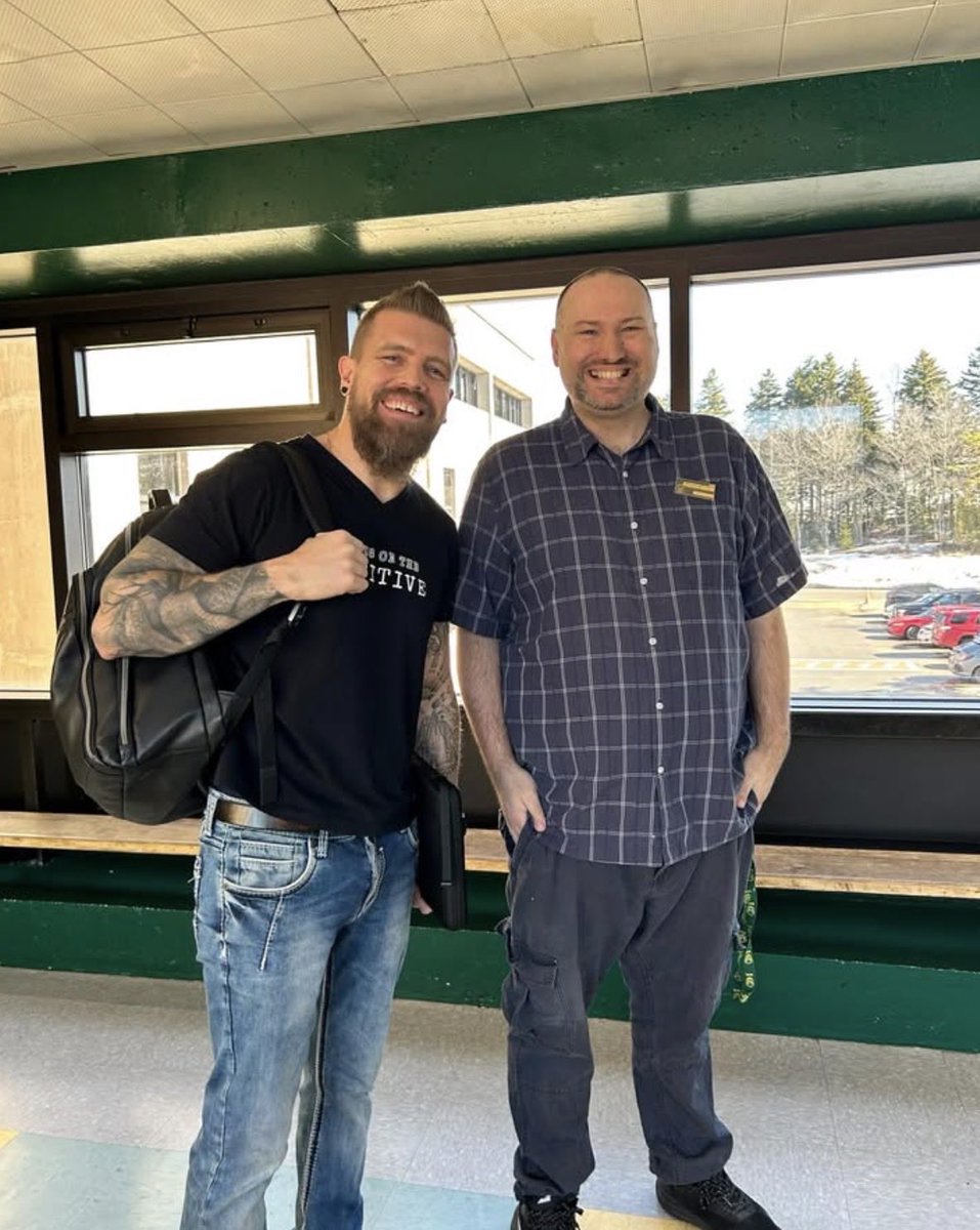 StlBluesFan86's tweet image. Awesome moment at School Today. Always great meeting someone who represents the wrestling world with such positivity and passion.

#ChristopherGray #CodyDeaner #TheHometownMan #TNAWrestling #SchoolVisit 📸💪