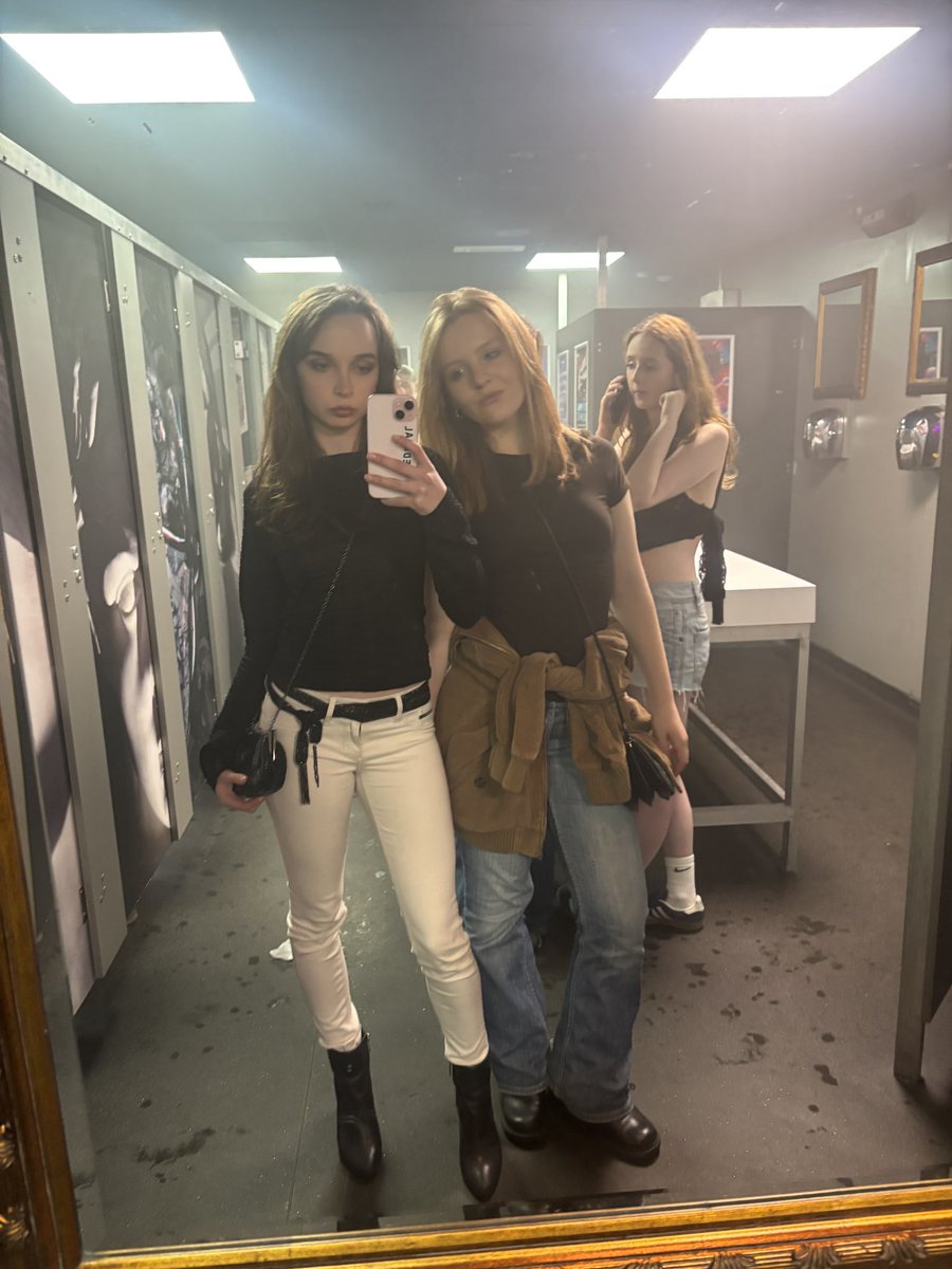 freyamustdle's tweet image. gay club fit pics #but i need to lock in for summer bod down so last for a while 😔