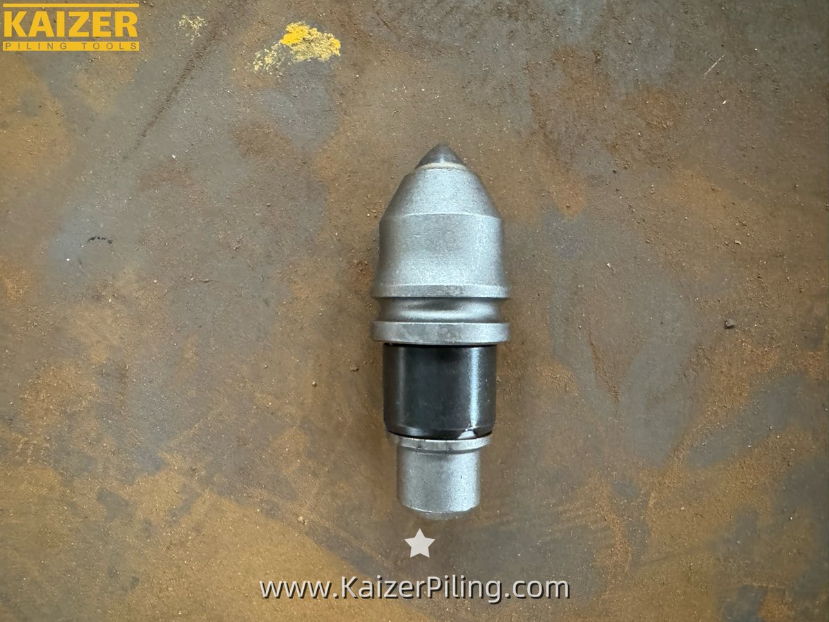 KaizerPiling's tweet image. The interface between the steel body and the cutting medium is where material science determines performance. Modern tungsten carbide teeth inserts are produced via low-pressure sintering, which creates a dense #TungstenCarbide #MaterialsScience #DrillingTools #Mining #RockAugers