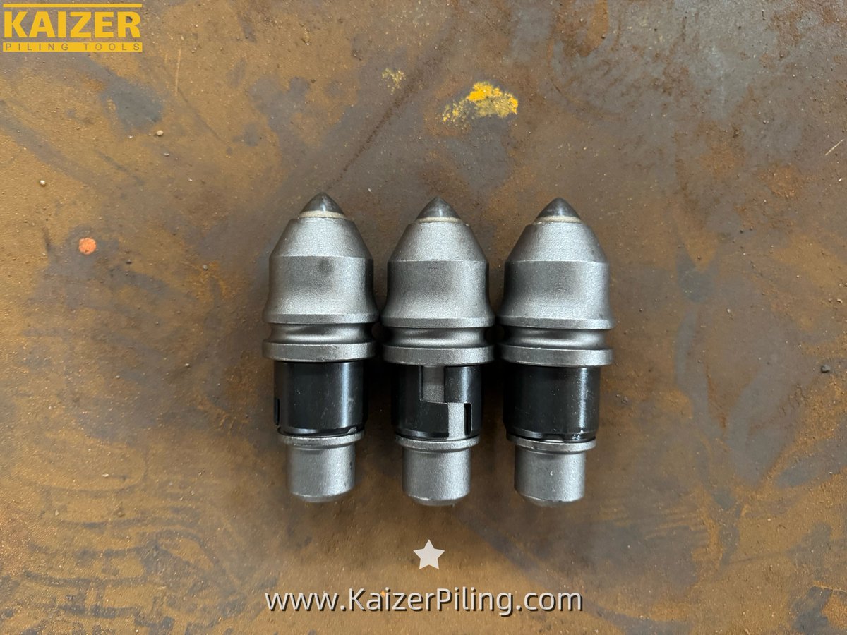 KaizerPiling's tweet image. The interface between the steel body and the cutting medium is where material science determines performance. Modern tungsten carbide teeth inserts are produced via low-pressure sintering, which creates a dense #TungstenCarbide #MaterialsScience #DrillingTools #Mining #RockAugers