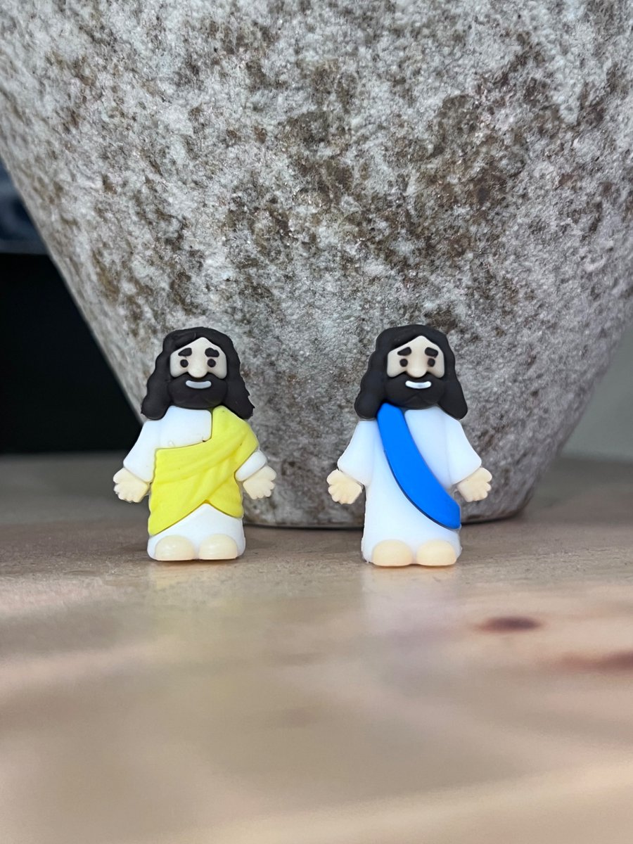 friendliest friends from friendland (spotted at a Greek cafe) 💛💙