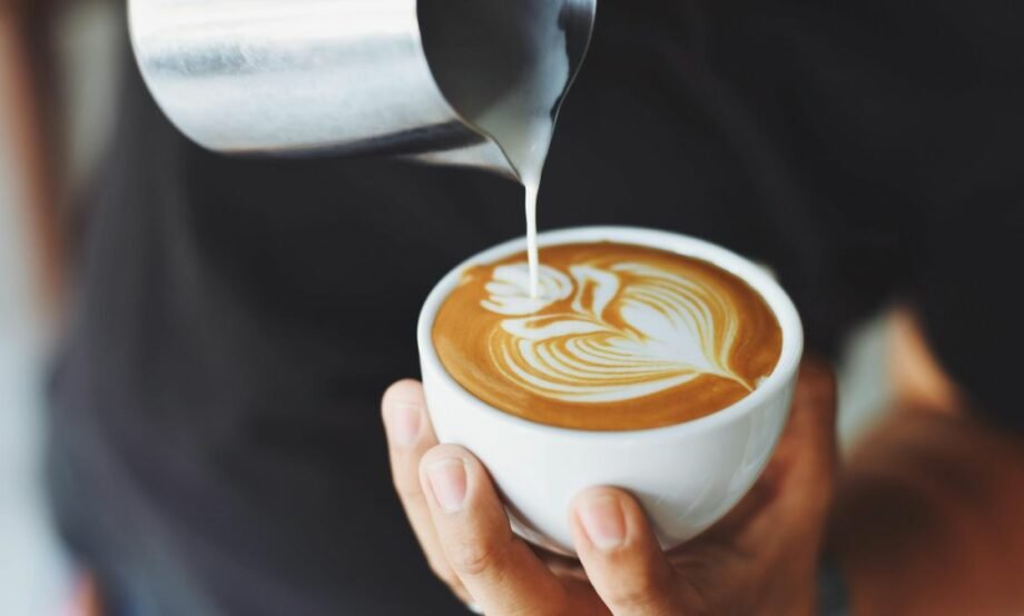 OnceNoticiasTV's tweet photo. ☕️🌸 Si amas el café, esto te interesa: del 30 de abril al 10 de mayo, Coatepec, #Veracruz, será sede de la Feria del #Café y del Festival Internacional de la Orquídea.

Aroma, flores y tradición en uno de los pueblos más emblemáticos del país. ¿Te lanzas? 👀

#OnceNoticiasDigital 🔻

https://t.co/WWJ7K5tEC1