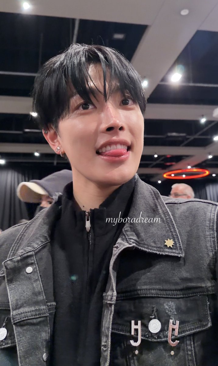 myboradream's tweet photo. Sydney Send-off N2 🤍

#Ateez #Hongjoong #AteezInSydney https://t.co/Hx2iQ9q0TZ