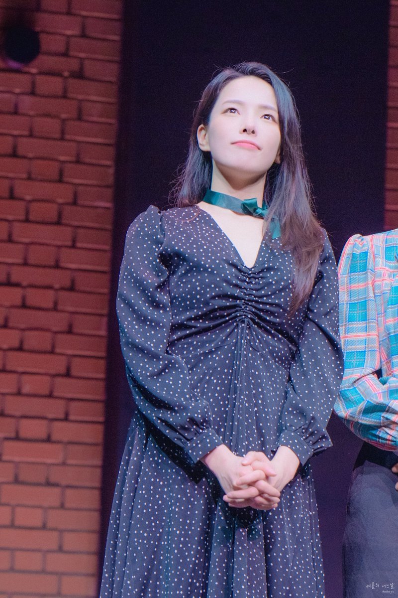 260309 #모베러콘서트 : 초록
<포토타임>   
#이한별 배우님

여자의 악마, 여자의 권위자, 여자의 지배자, 여자의 황제, 여자의 대명사, 여자의 군림자, 여자의 천사, 여자의 종결자, 여자의 마스터, 여자의 제왕