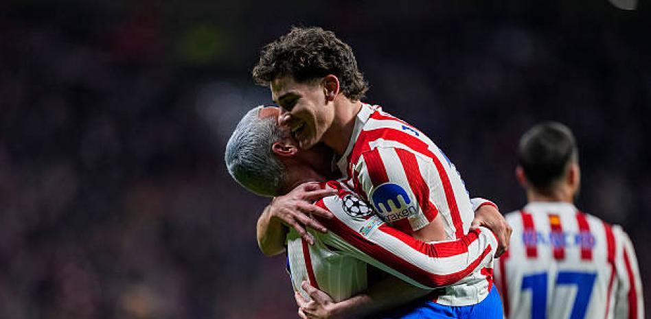 siempreatletico's tweet photo. #AtletiTottenham 5-2 😀¡Qué bonita noche en el Metropolitano! Exhibición goleadora del #Atleti para destrozar al Tottenham (5-2). Llorente⚽️, doblete de la Araña 🕷️⚽️⚽️, Griezmann⚽️ y Le Normand⚽️goleadores y la eliminatoria encarrilada. #AupaAtleti  #UCL https://t.co/cOvvY8eihb https://t.co/LlcLD0Fwxm