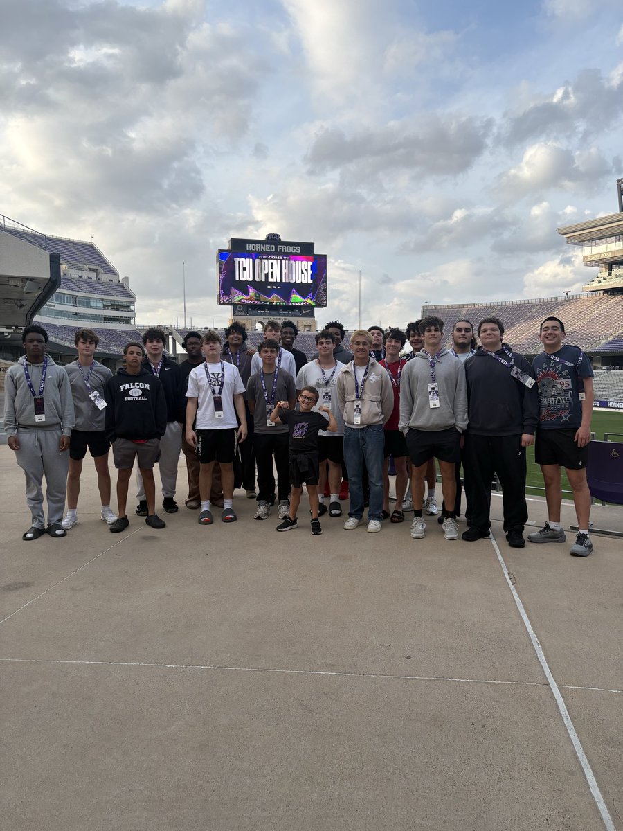 TCHSFootball's tweet image. Grateful to @TCUFootball for their exceptional hospitality during our recent visit. Our boys greatly enjoyed the opportunity to tour the outstanding facilities and meet the dedicated coaching staff!
#GoFrogs #TCOD 

@KISDAthletics 
@coachkaehn