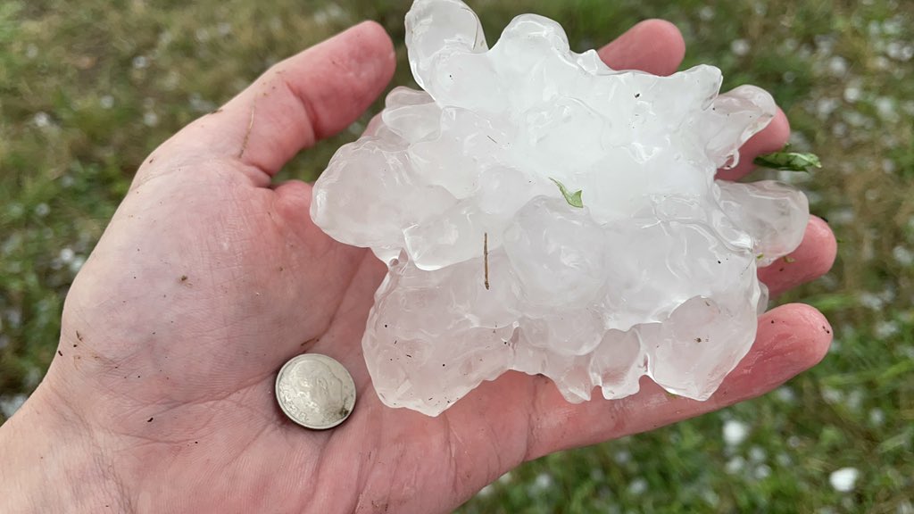 BehrensWx's tweet photo. Very large hail from this supercell near Garner State Park about 30 minutes ago. #txwx https://t.co/IdDDivYKqb