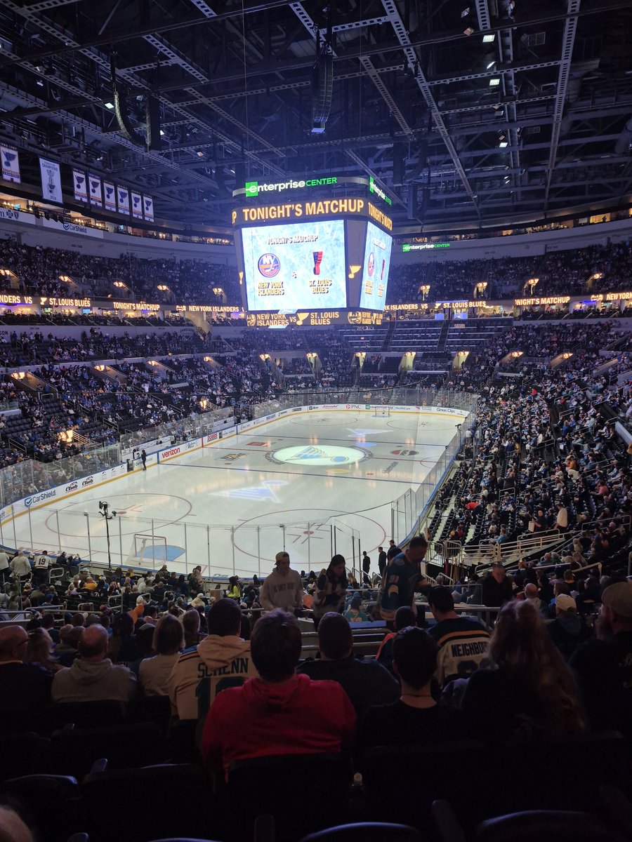 ldcwheelman's tweet photo. @StLouisBlues vs @NYIslanders https://t.co/qDi3BRSjdd