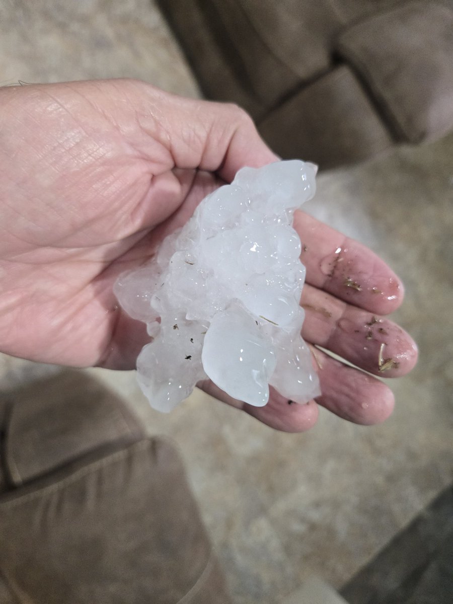 jrubio42's tweet photo. #eWXSpotter 
Leakey,Tx 03/10/2026 7:02pm https://t.co/o09mzPy7ow