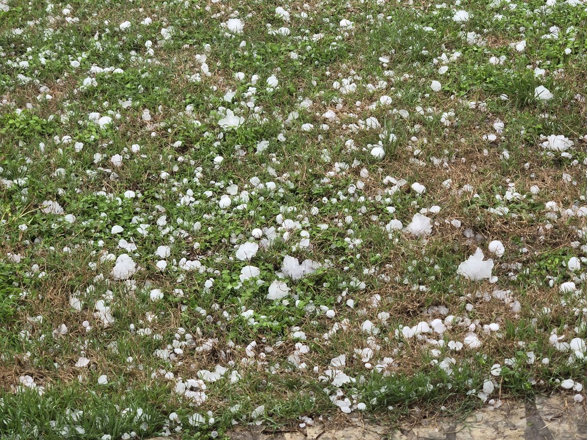 jrubio42's tweet photo. Leakey, TX Hail 03/10/2026 https://t.co/rM4D7sStFK