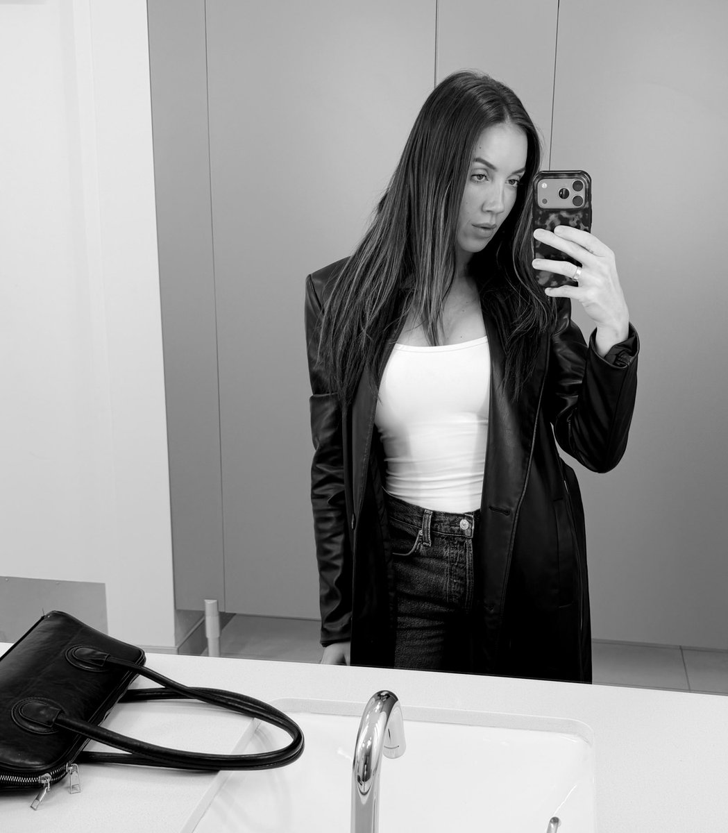 CHELSEA GREEN tweet media