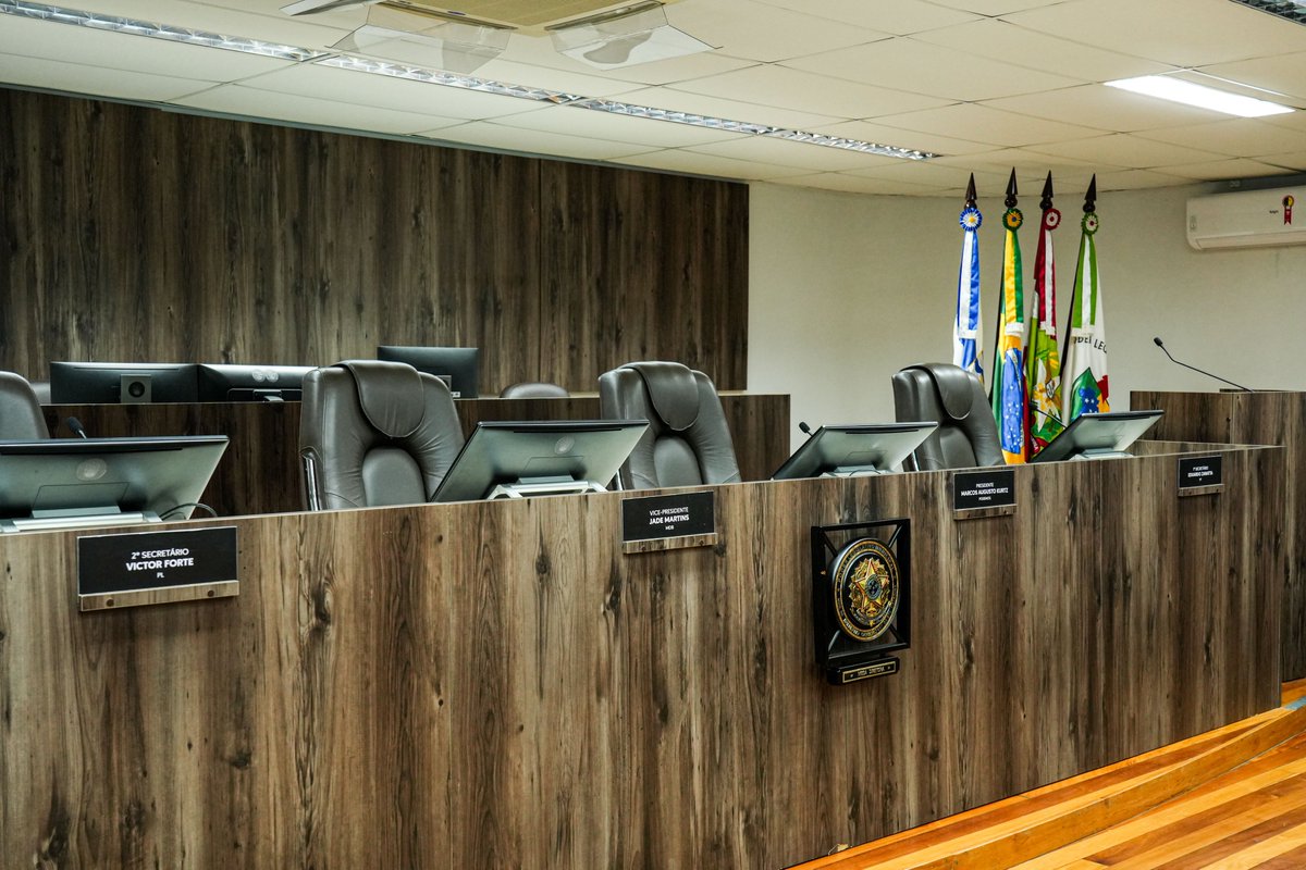 A sessão desta quarta-feira da Câmara de BC terá 5 projetos em pauta. Um deles cria cargos de arquiteto e engenheiros para atuação na área de Educação no Município.

Leia mais: balneariocamboriu.sc.leg.br/imprensa/notic…