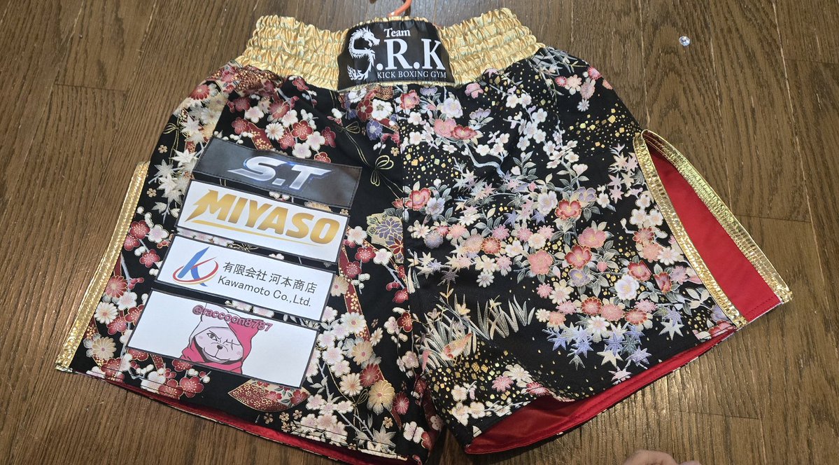 庵寿の新しいキックパンツ完成しました。
今回からは本人に自覚をさせたいという想いもあり、スポンサー様を募らせて頂き、協賛して頂きました。
精一杯励みますので、今後ともよろしくお願い致します。
上から

M様<a href="/et_0189/">m</a> 
デンデン様<a href="/denden8n/">デンデン</a> 
有限会社河本商店様
らっくん様<a href="/raccoon8787/">らっくん🎯</a>