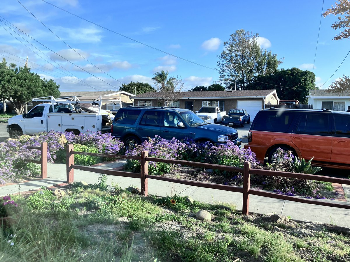 JoshInEncinitas's tweet image. Currently working in a neighborhood that makes you realize why people have HOAs.  
Neighbor has 7 cars, my client has one. While I ran to Home Depot they moved the green one, so I parked the F350 on their bumper.  🤷
