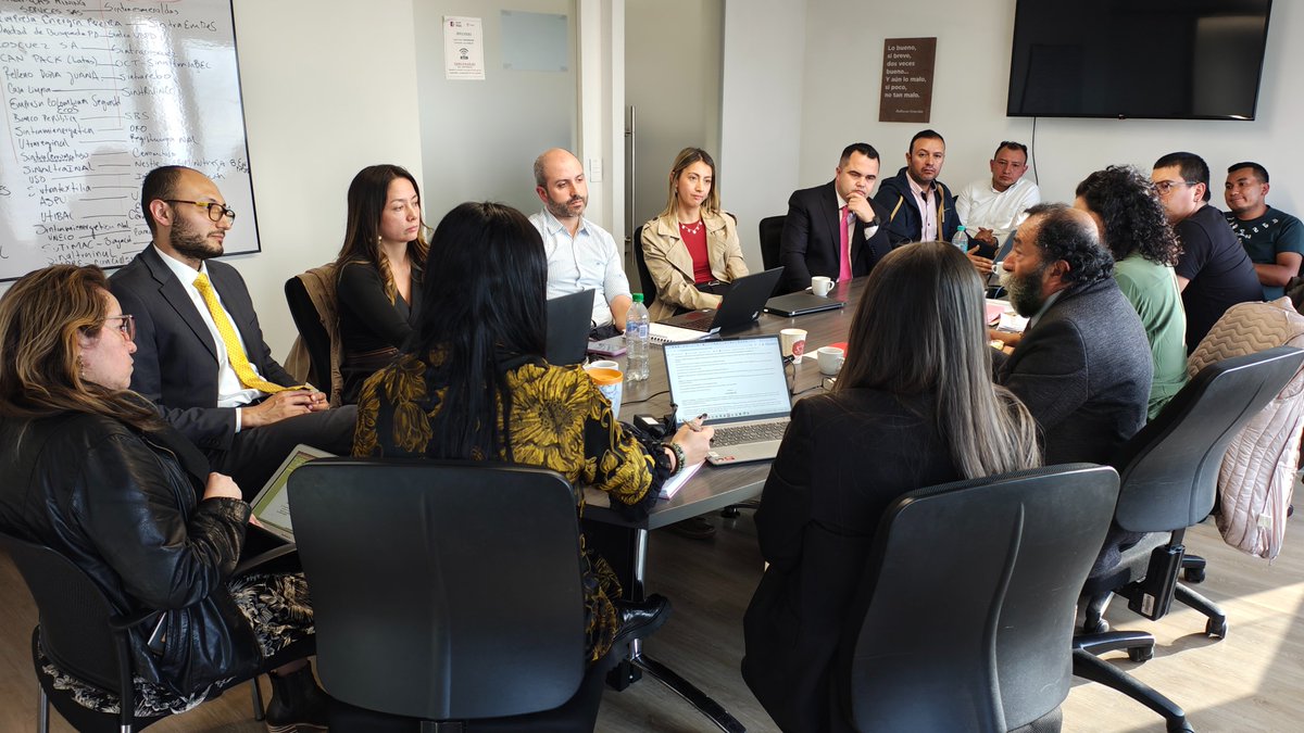 sandramilemu's tweet photo. Ayer acompañamos una mesa tripartita con Canpack Colombia y su sindicato, convocada tras la visita de inspección realizada días atrás.

Se abordaron temas de libertad sindical, negociación colectiva, jornada laboral, procesos disciplinarios y plan de beneficios.

Desde el Viceministerio seguiremos haciendo seguimiento a los compromisos y promoviendo el diálogo social para garantizar trabajo digno y respeto a los derechos laborales.

#ConDignidadCumplimos