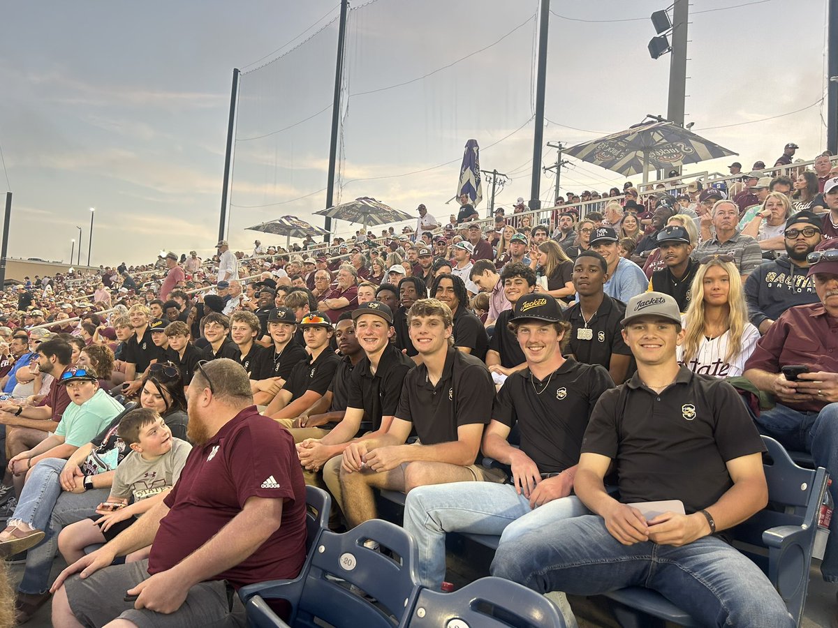 Jacket Athletics tweet media