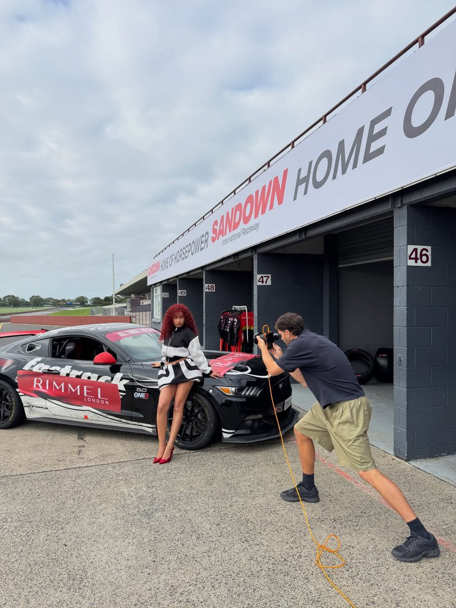  𝑙𝑒𝑖𝑔𝘩-𝑎𝑛𝑛𝑒. tweet media