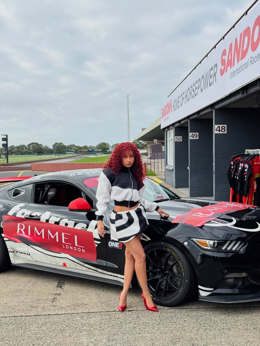  𝑙𝑒𝑖𝑔𝘩-𝑎𝑛𝑛𝑒. tweet media